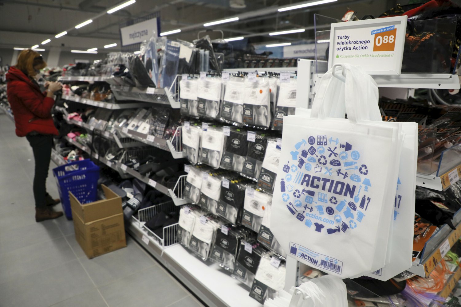 Najnowsze promocje w Action. Wyjeżdżający na wakacje znajdą coś dla siebie.