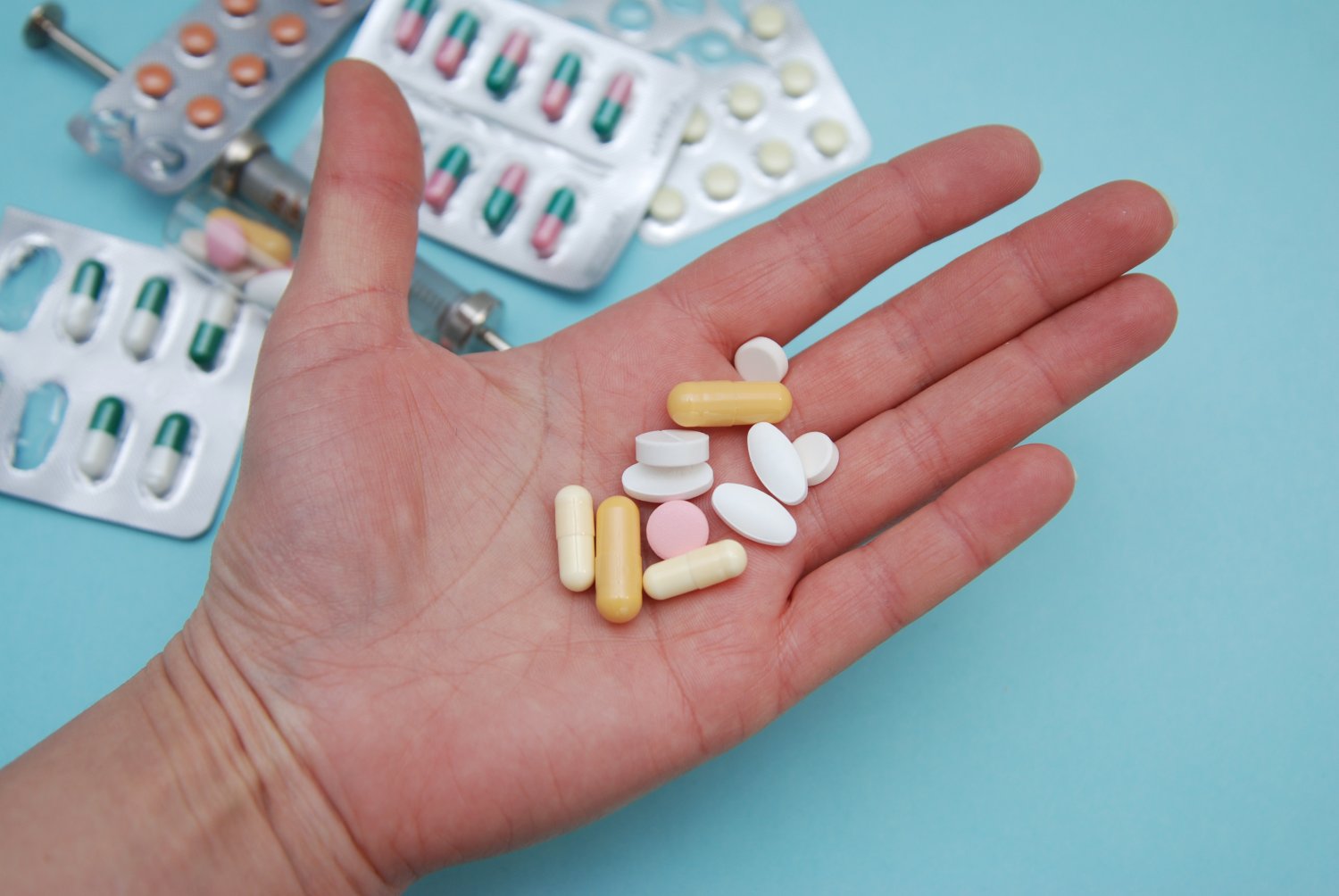 Leczenie antybiotykami może zwiększać ryzyko nowotworów i chorób zapalnych jelit.