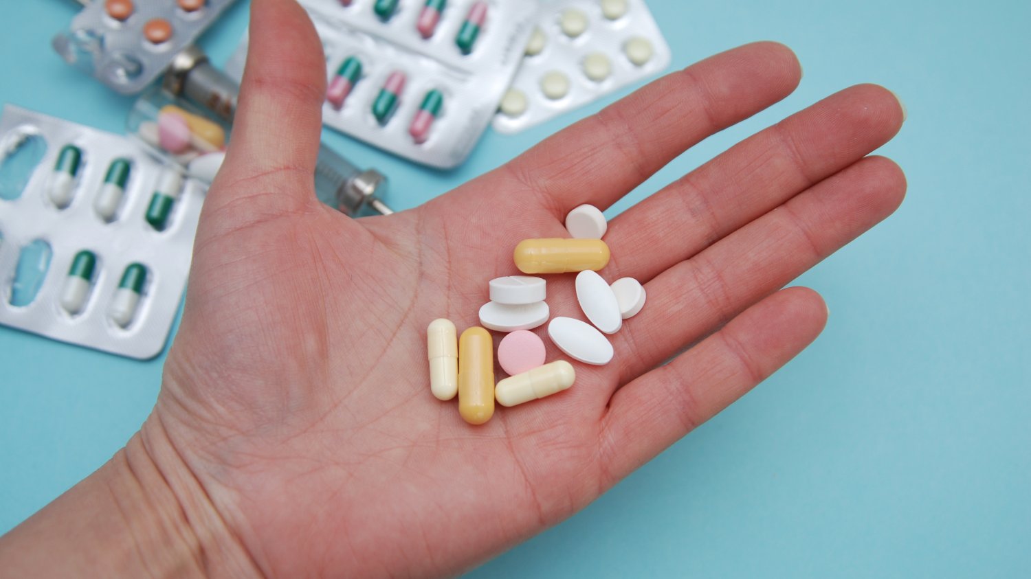 Leczenie antybiotykami może zwiększać ryzyko nowotworów i chorób zapalnych jelit.