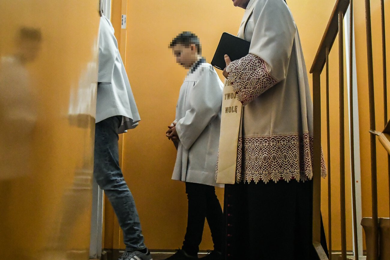 Warszawa. Księża wywiesili ogłoszenie dot. kolędy. Wspomnieli o pieniądzach