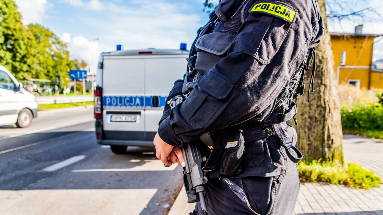 Trwa obława policji na sprawcę wypadku na warszawskiej Woli na rondzie Tybetu. Kierowca SUV-a przejechał 48-latka i uciekł.