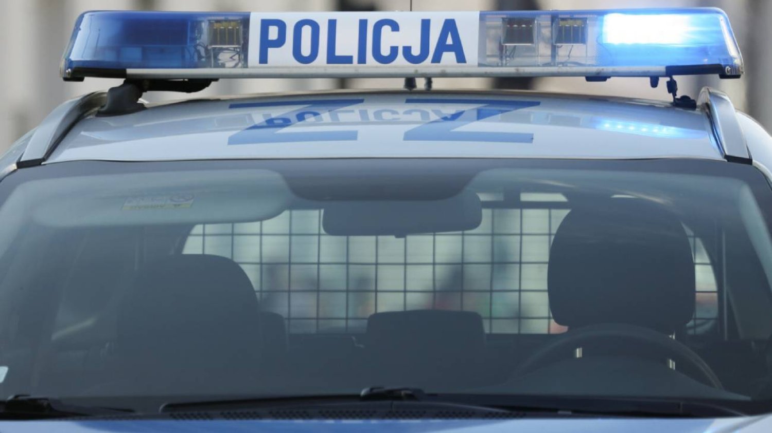 Toruń: dramatyczna akcja policji. 16-latka stała już przy barierkach mostu