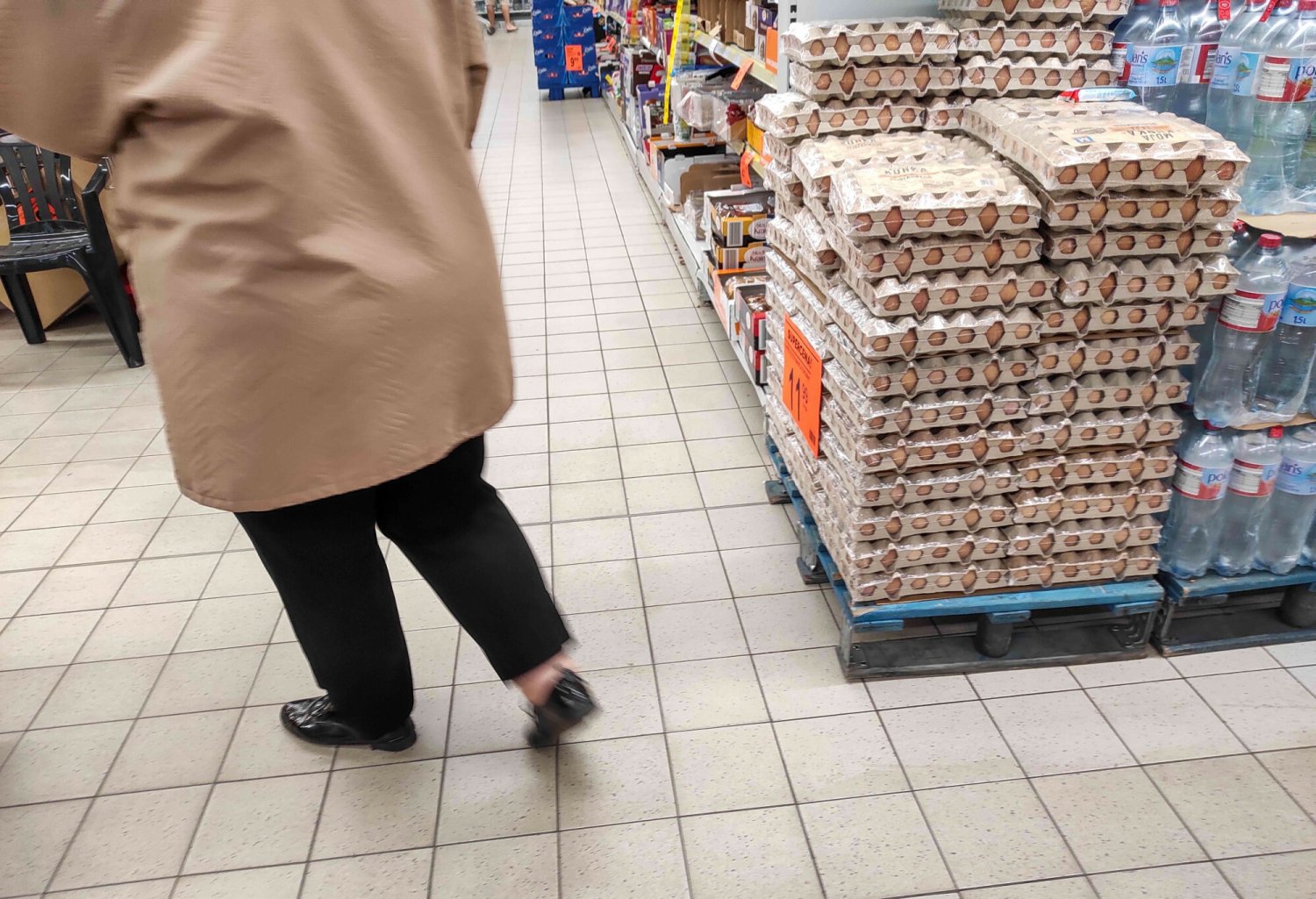 Skandal w wojnie cenowej Lidla z Biedronką. Jaja sprzedawano prawie 50 proc. ceny zakupu.