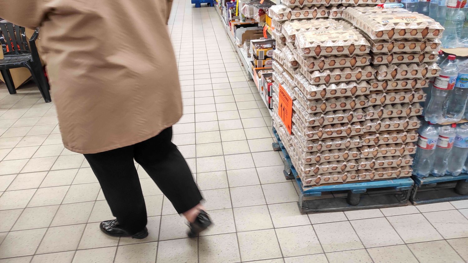 Skandal w wojnie cenowej Lidla z Biedronką. Jaja sprzedawano prawie 50 proc. ceny zakupu.