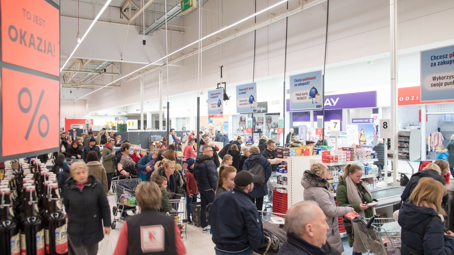 Oni nie chcą handlu w niedzielę. Zarabiają 3 tysiące na rękę, a pracują za trzech.
