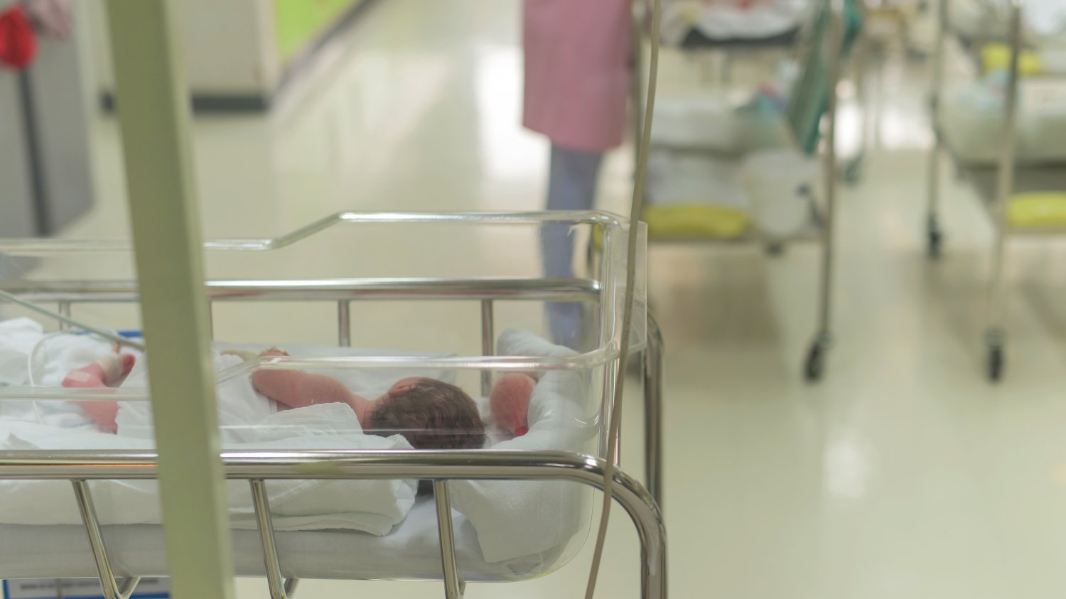 13-latka urodziła dziecko w parku rozrywki. Dziecko jest w ciężkim, ale stabilnym stanie.