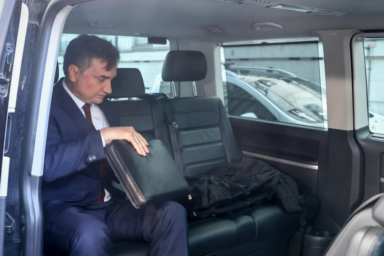Gdzie jest Zbigniew Ziobro? Trudno to ustalić. Wiadomo, co się stanie, jeśli nie stawi się przed komisją śledczą.