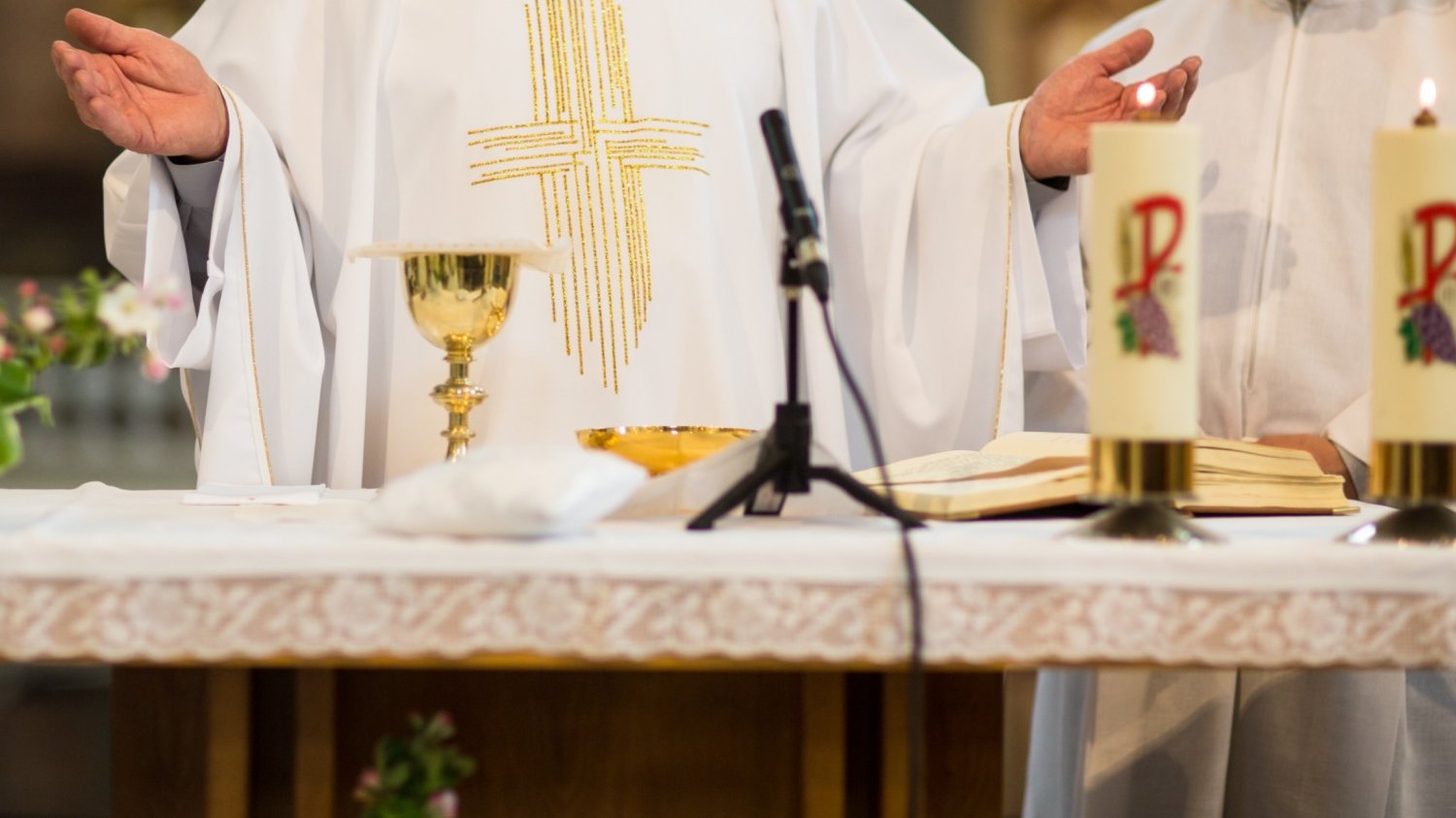 Skandal na pogrzebie 25-latka. Ksiądz grzmiał o karze za jego grzechy