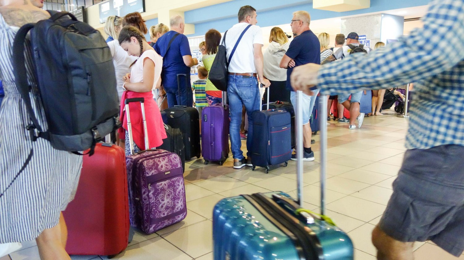 walizka twarda z materiału jaka podróż samolotem co spakować poradnik
