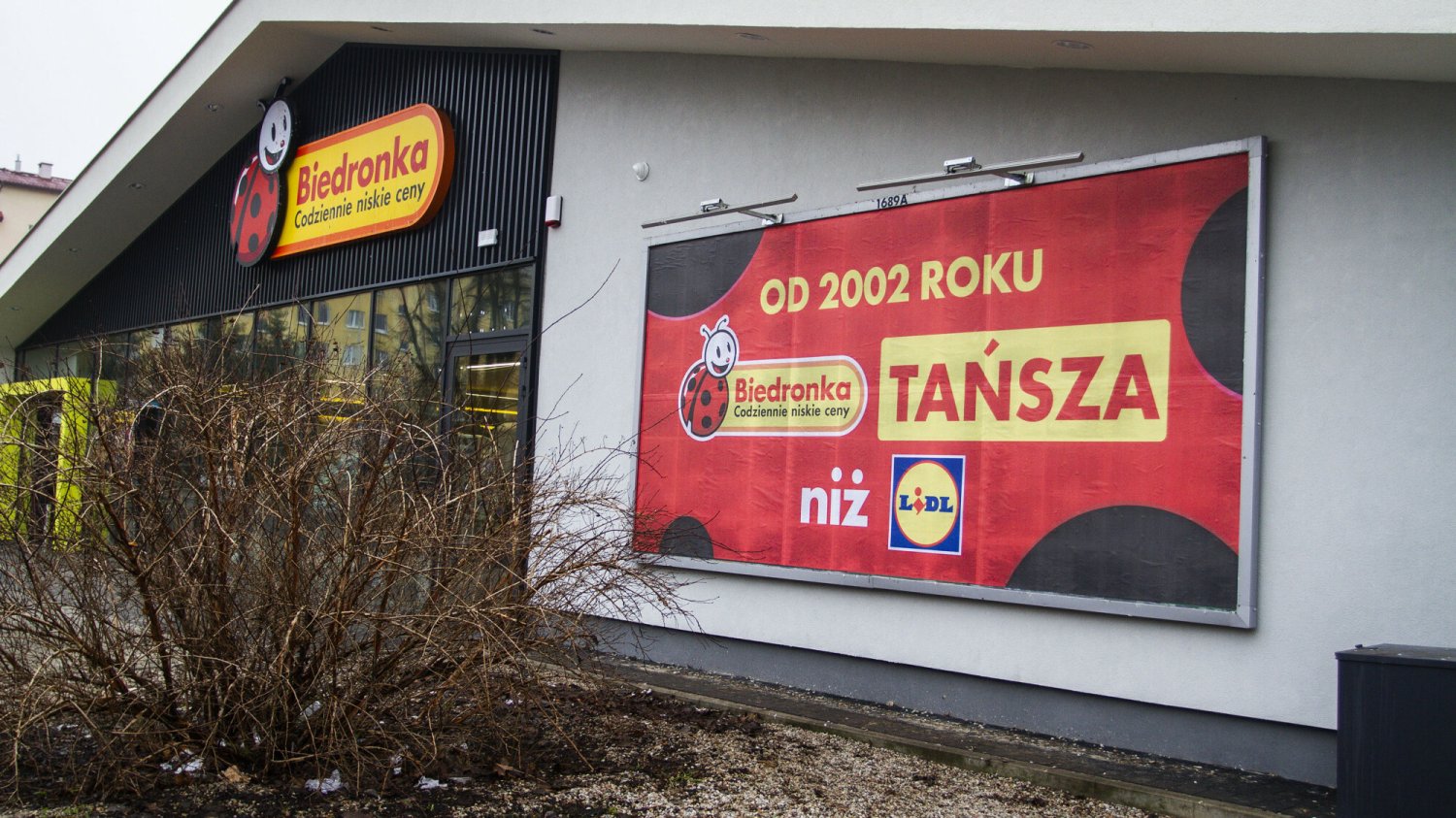 Biedronka nagle zmieniła hasło, którym uderza w Lidla.