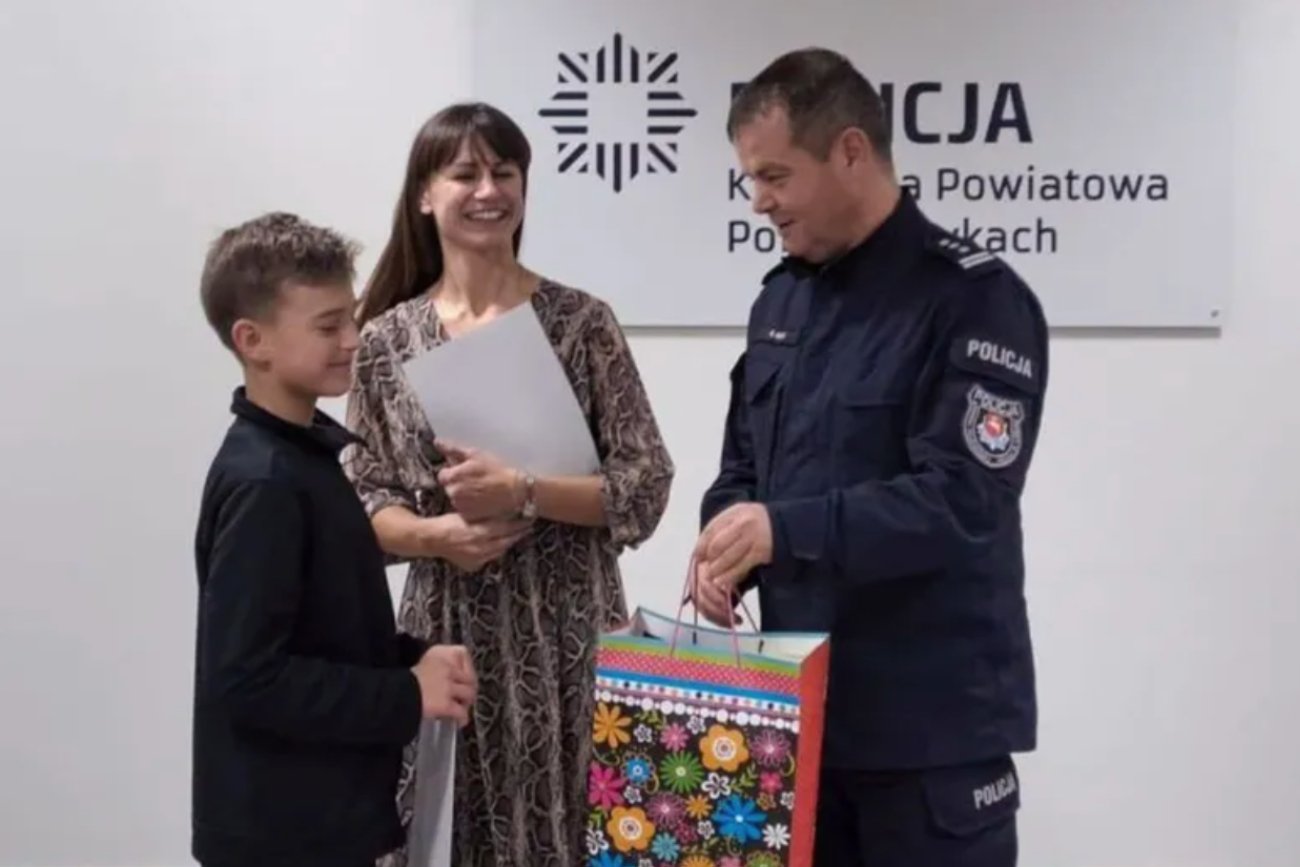 12-latek znalazł woreczek pieniędzy. Policja podziękowała za jego postawę