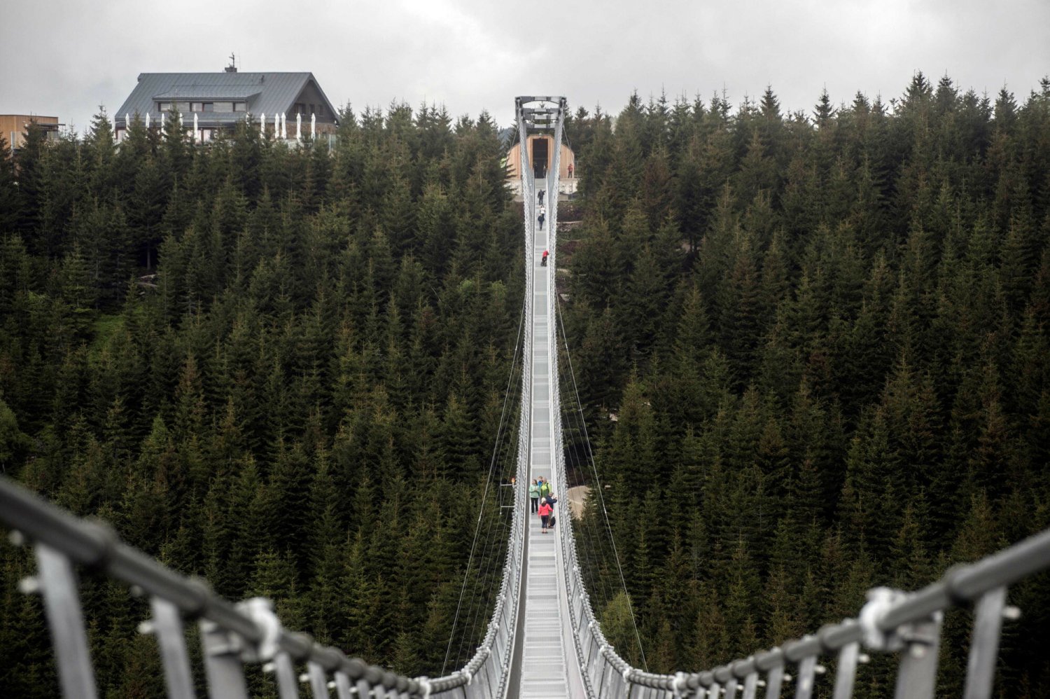 Sky Bridge 721. Najdłuższy wiszący most na świecie. W Kamienicy niedaleko Stronia Śląskiego ma powstać o wiele dłuższy!