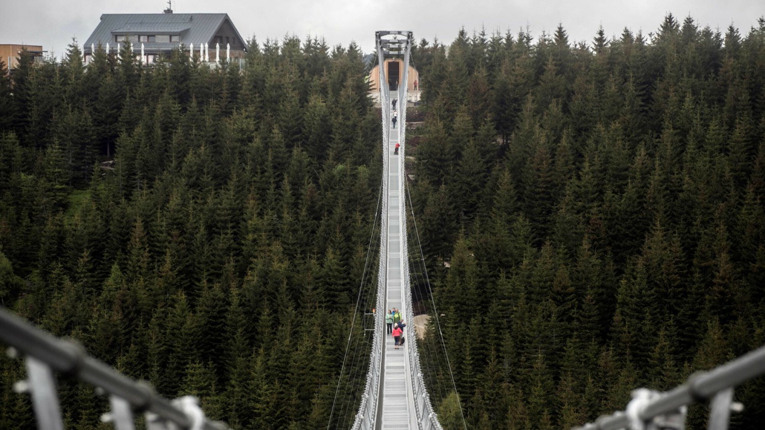 Sky Bridge 721. Najdłuższy wiszący most na świecie. W Kamienicy niedaleko Stronia Śląskiego ma powstać o wiele dłuższy!