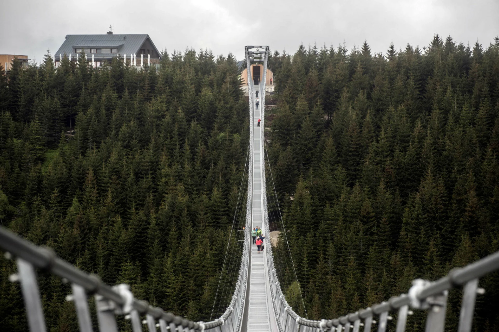 Sky Bridge 721. Najdłuższy wiszący most na świecie. W Kamienicy niedaleko Stronia Śląskiego ma powstać o wiele dłuższy!