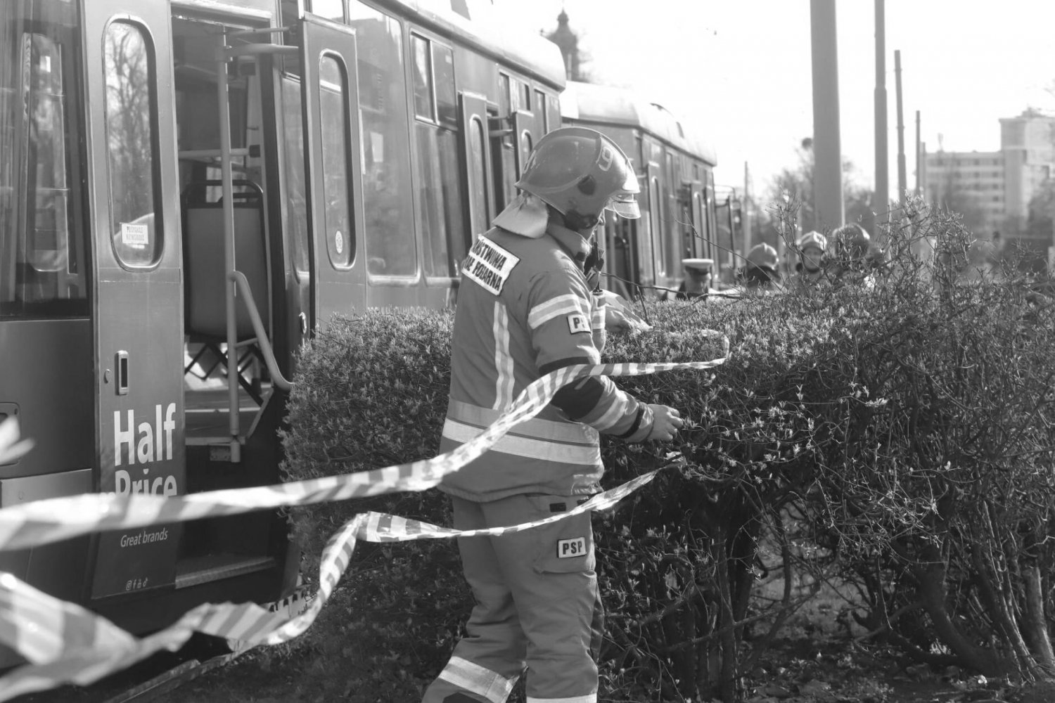 Bydgoszcz: 15-latka zginęła pod kołami tramwaju. Chłopak ją wepchnął