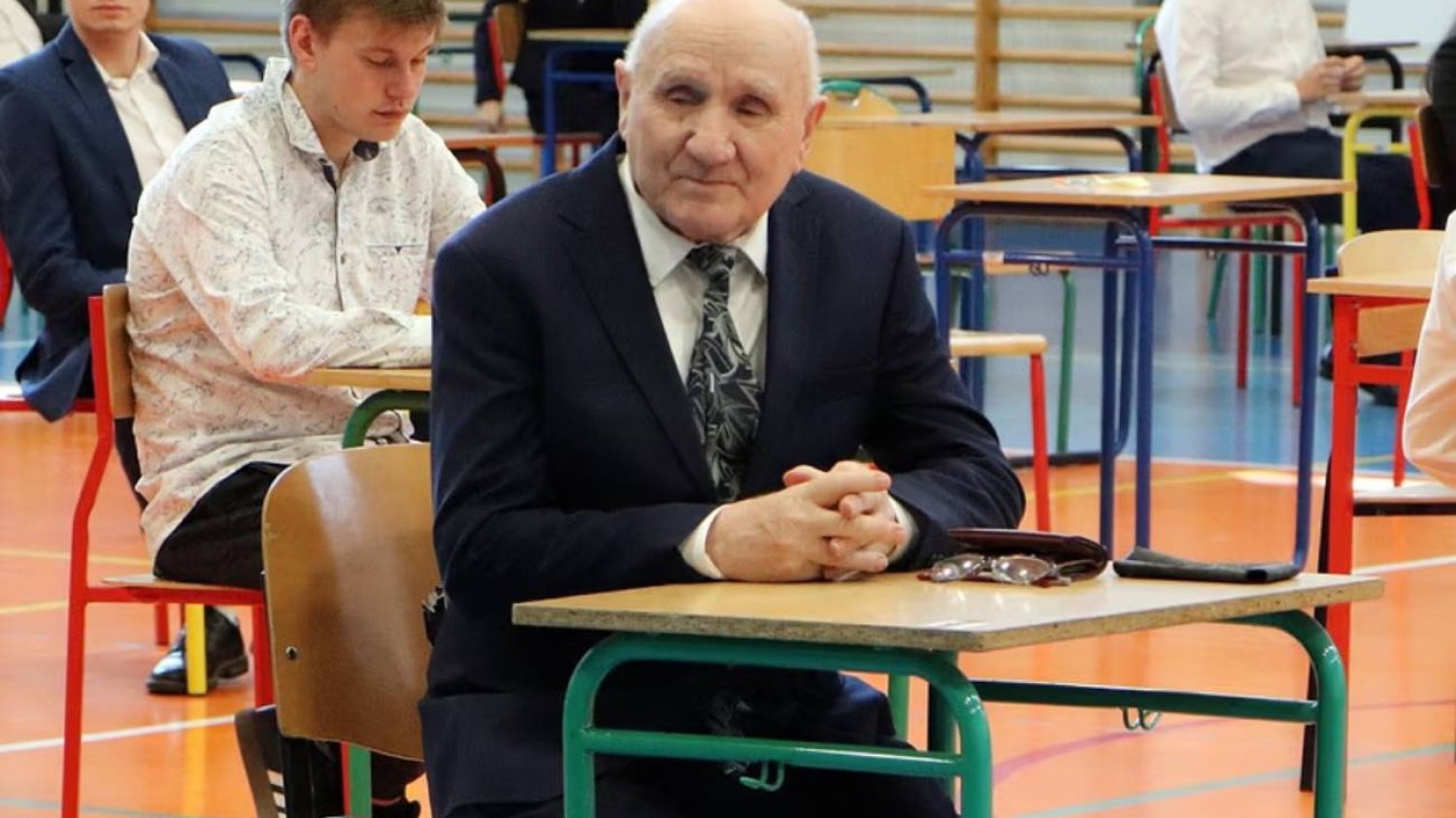 Najstarszy maturzysta oblał maturę. Pan Józef z Kalisza planuje poprawkę