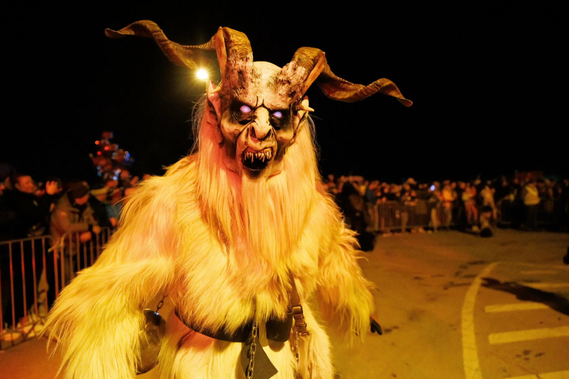 krampus co to jest św mikołaj niegrzeczne dzieci rogaty diabeł legenda historia skąd