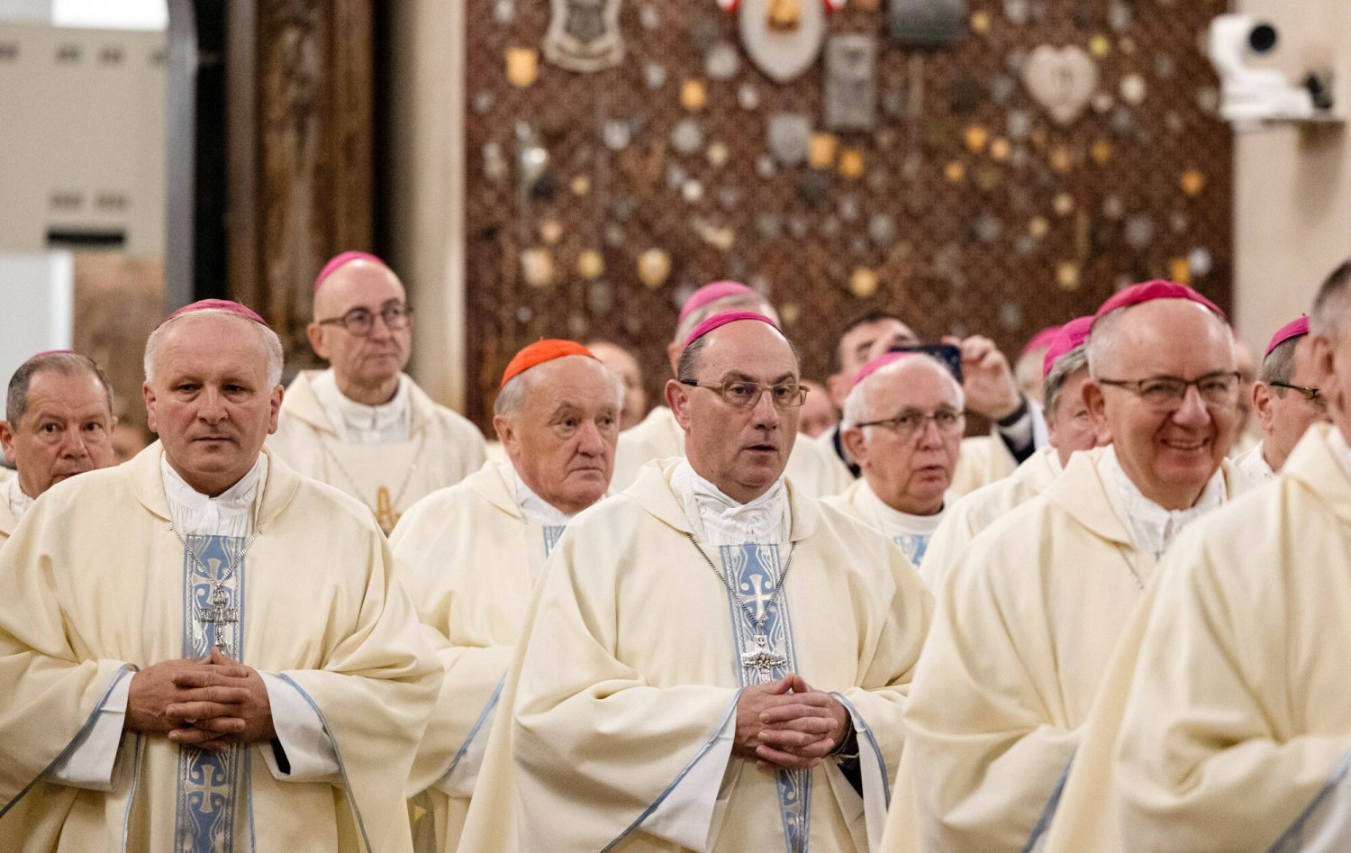 Skandaliczne zachowanie Episkopatu po decyzji papieża Franciszka ws. par jednopłciowych.