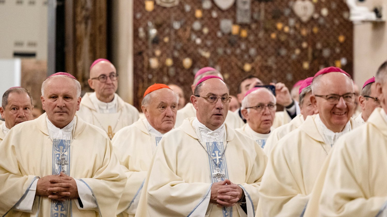 Skandaliczne zachowanie Episkopatu po decyzji papieża Franciszka ws. par jednopłciowych.