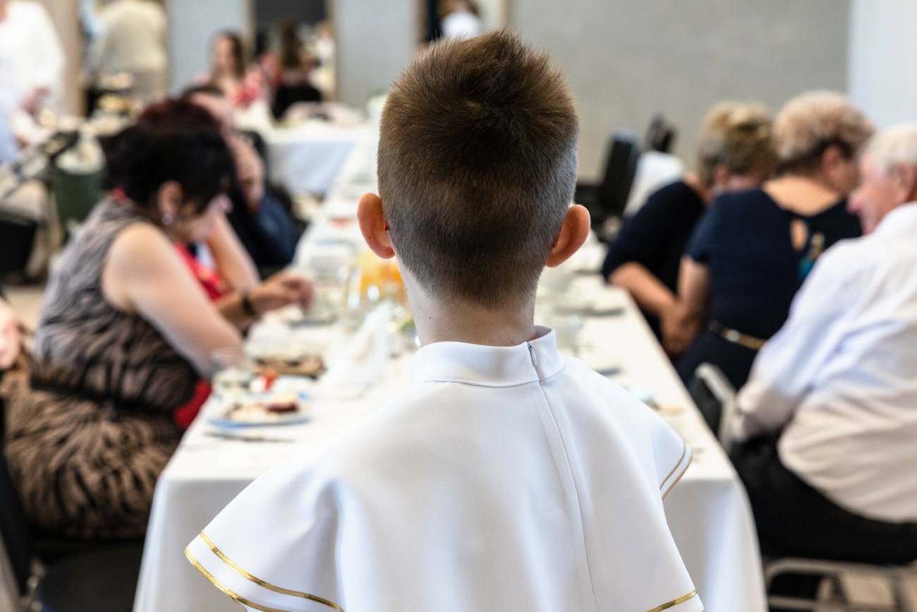 Ile dać w kopertę na komunię? Dostałam zaproszenie i zaciskam pasa