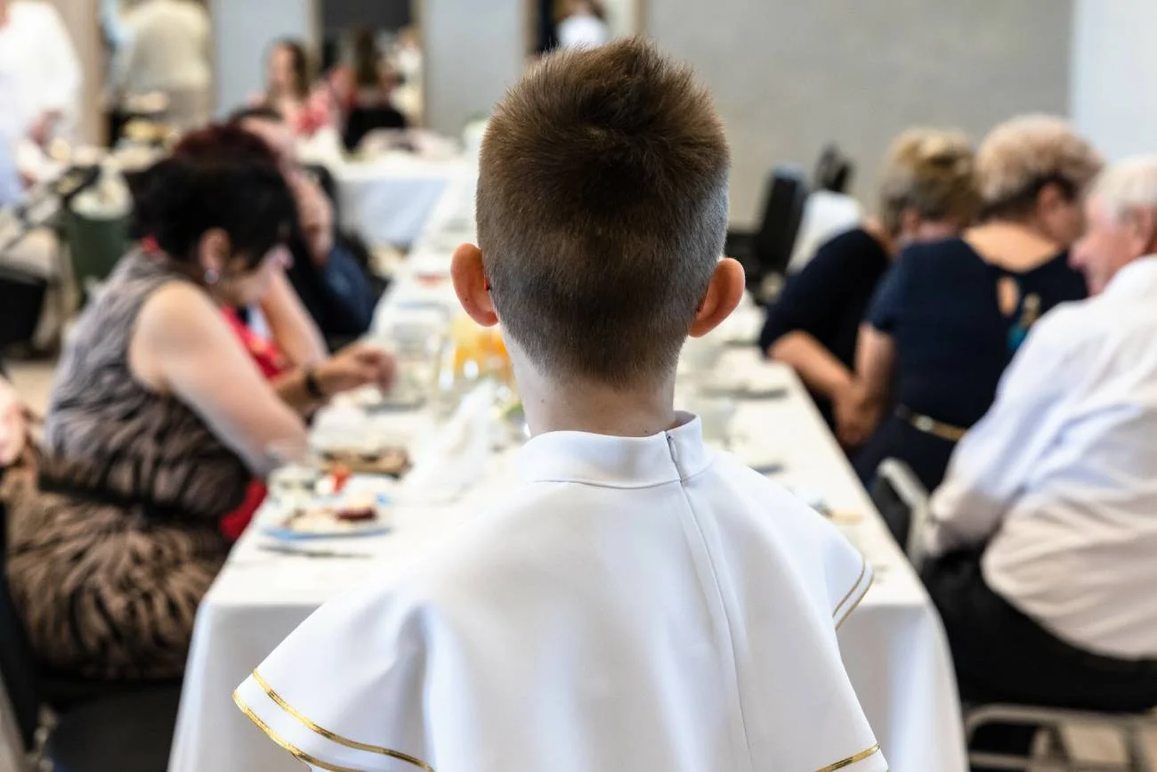 Ile dać w kopertę na komunię? Dostałam zaproszenie i zaciskam pasa