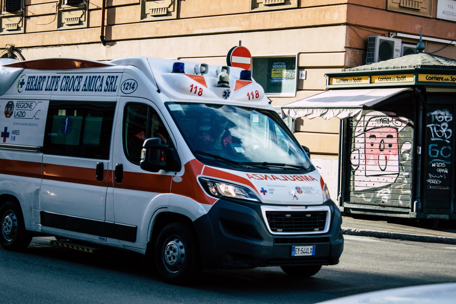 Polska turystka siedziała na ławce w Palermo. E-papieros wybuchł jej w ustach.