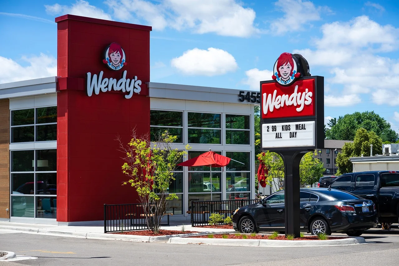 Fast-foodowy gigant z USA wkracza do Polski. Co zjemy w Wendy's?