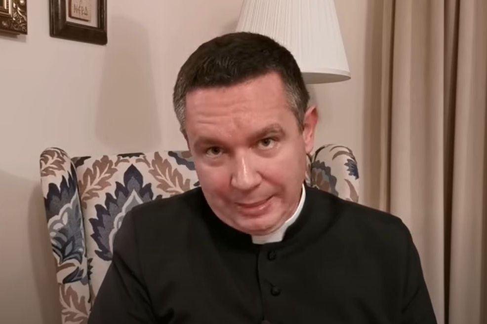 Ksiądz Daniel Wachowiak jest oburzony decyzją papieża Franciszka ws. par jednopłciowych.