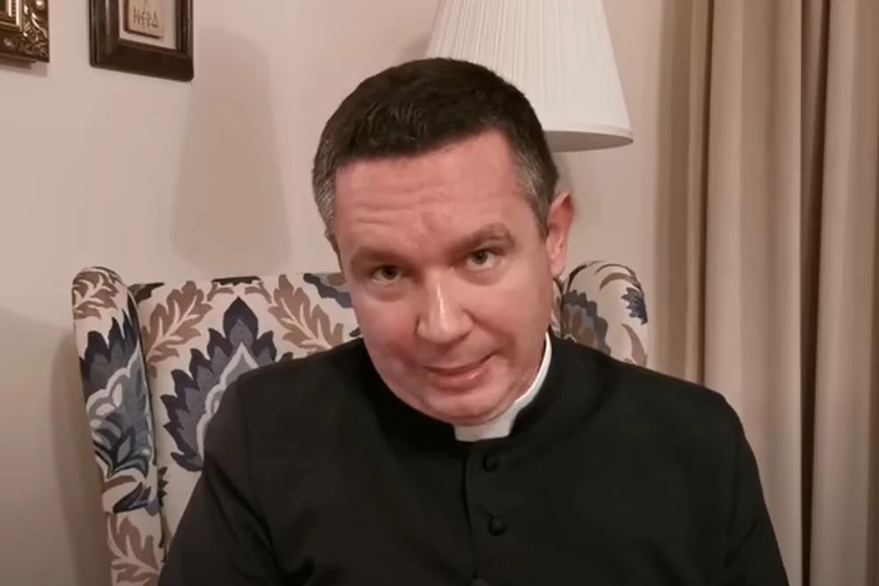 Ksiądz Daniel Wachowiak jest oburzony decyzją papieża Franciszka ws. par jednopłciowych.