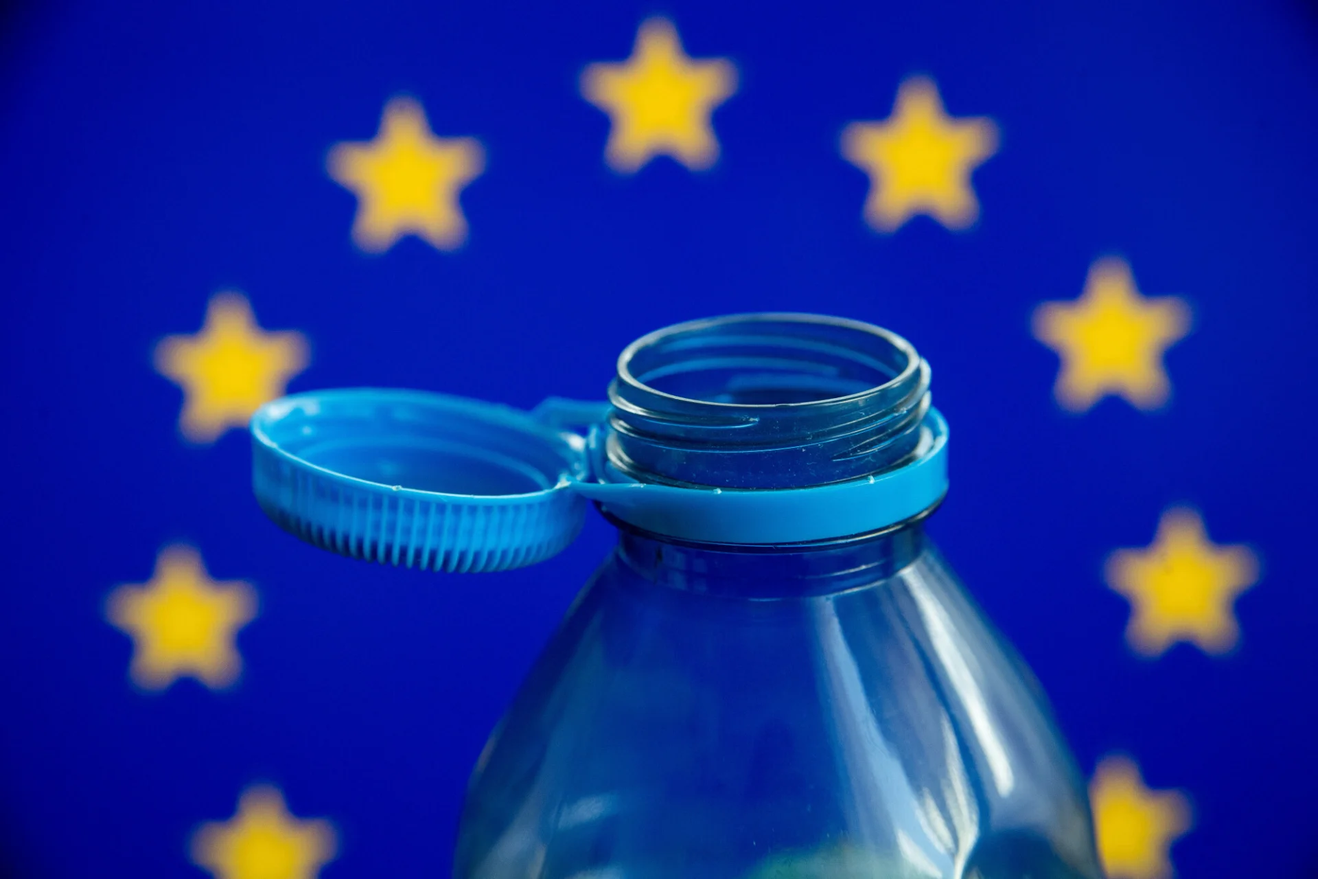 nakrętki od butelek unia europejska jakie jeszcze zmiany plastikowe sztućce opakowania dyrektywa sup