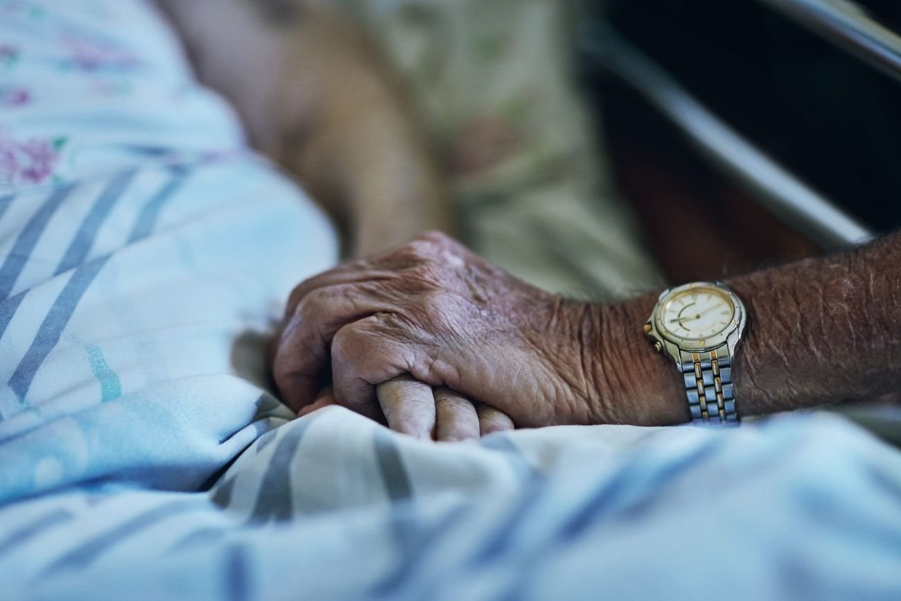 Holandia – małżeństwo poddało się podwójnej eutanazji. Żyli razem 50 lat