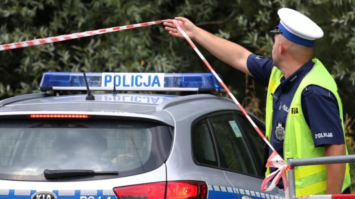 Spowodował wypadek i zostawił w aucie własnego ojca.