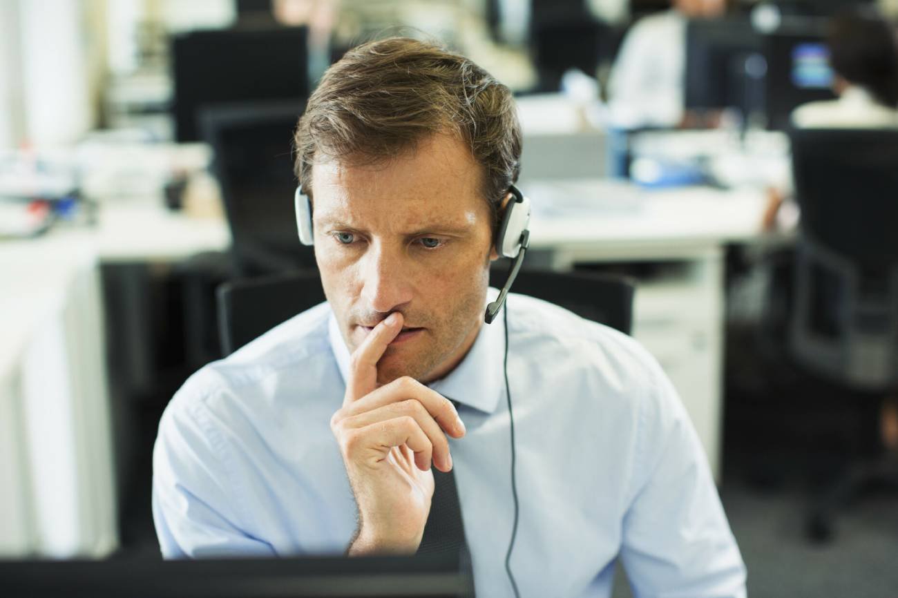 Telemarketer – jak go spławić? Jedno zdanie odbierze mu pewność siebie