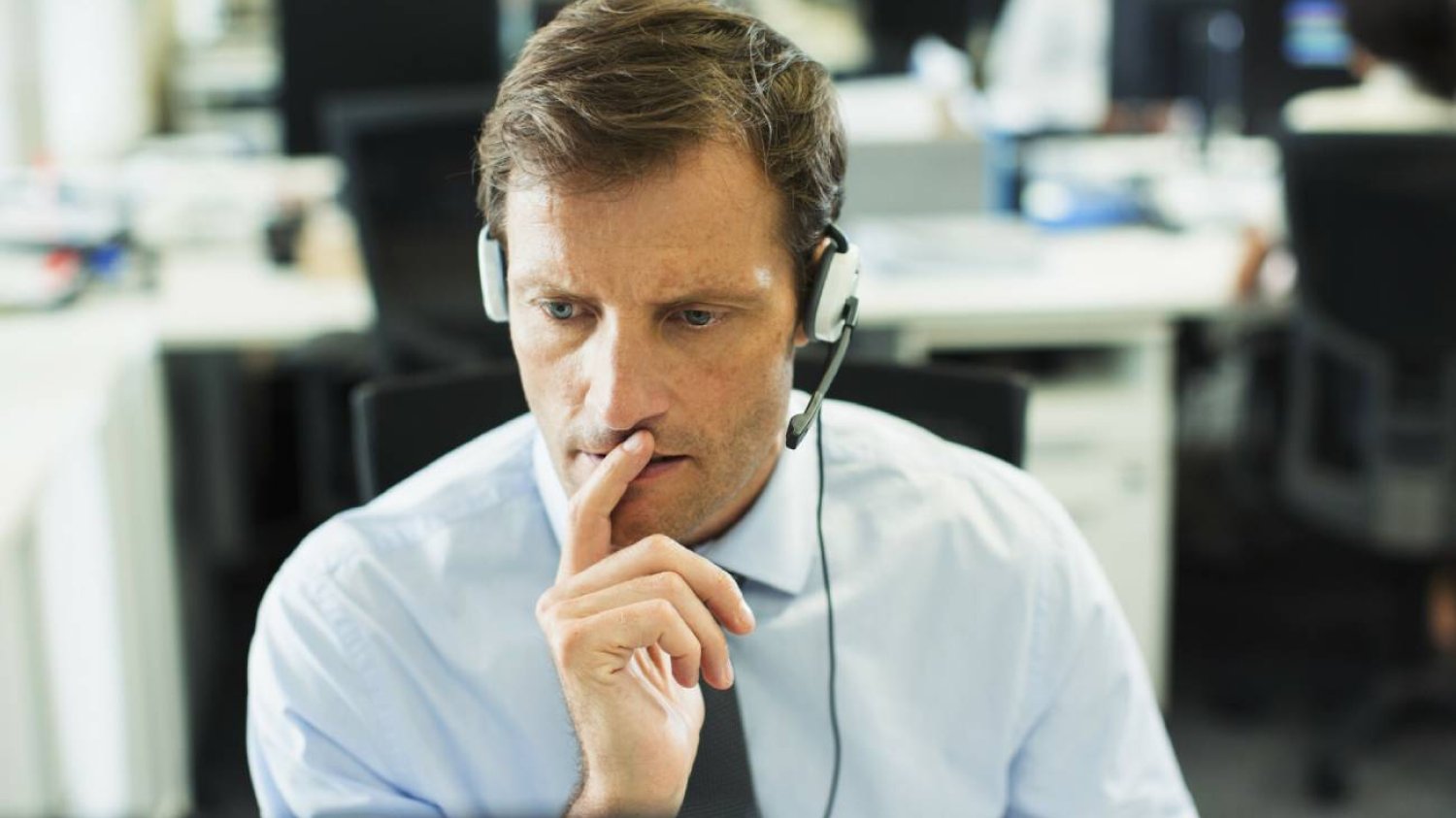 Telemarketer – jak go spławić? Jedno zdanie odbierze mu pewność siebie
