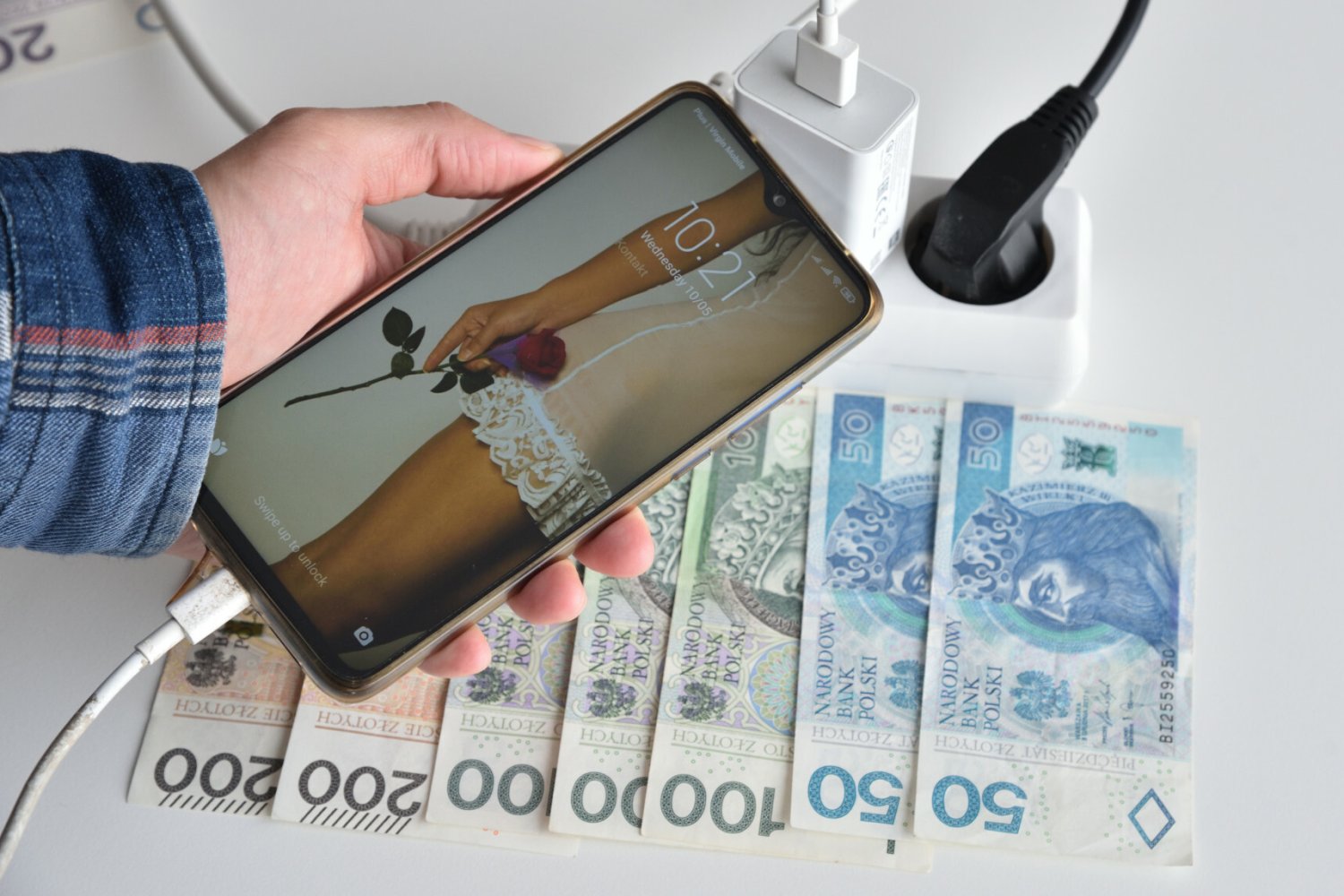 prąd cena ile pobiera ładowarka telewizor energia na rok tryb czuwania podłączone do gniazdka prąd cena ile pobiera ładowarka telewizor energia na rok tryb czuwania podłączone do gniazdka