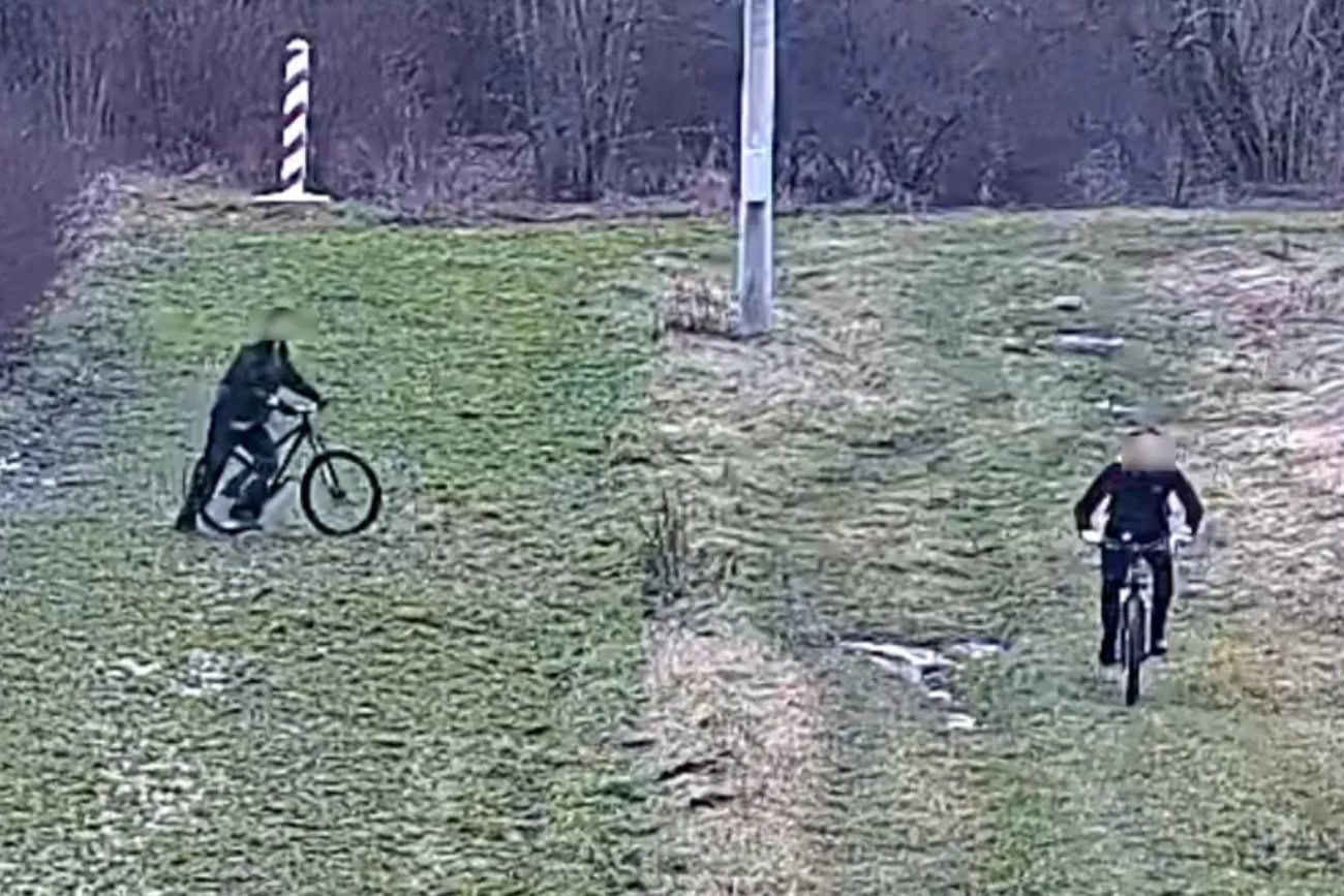 Polscy pogranicznicy zatrzymali dwóch rowerzystów. Celem podróży było USA