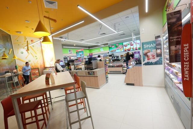 żabka restauracja poznań avenida jedzenie ceny jak smakuje fast-food