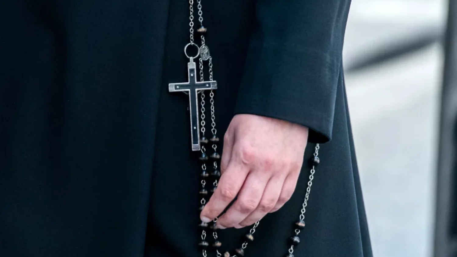 ksiądz obcięty penis co się stało czechy kleszczowe zapalenie mózgu
