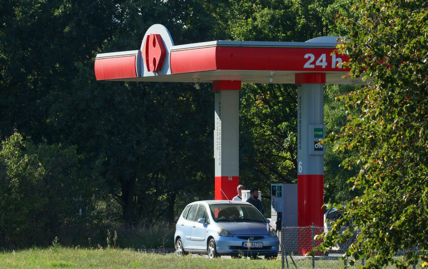 Carrefour pozbywa się swojej sieci stacji paliw w Polsce.
