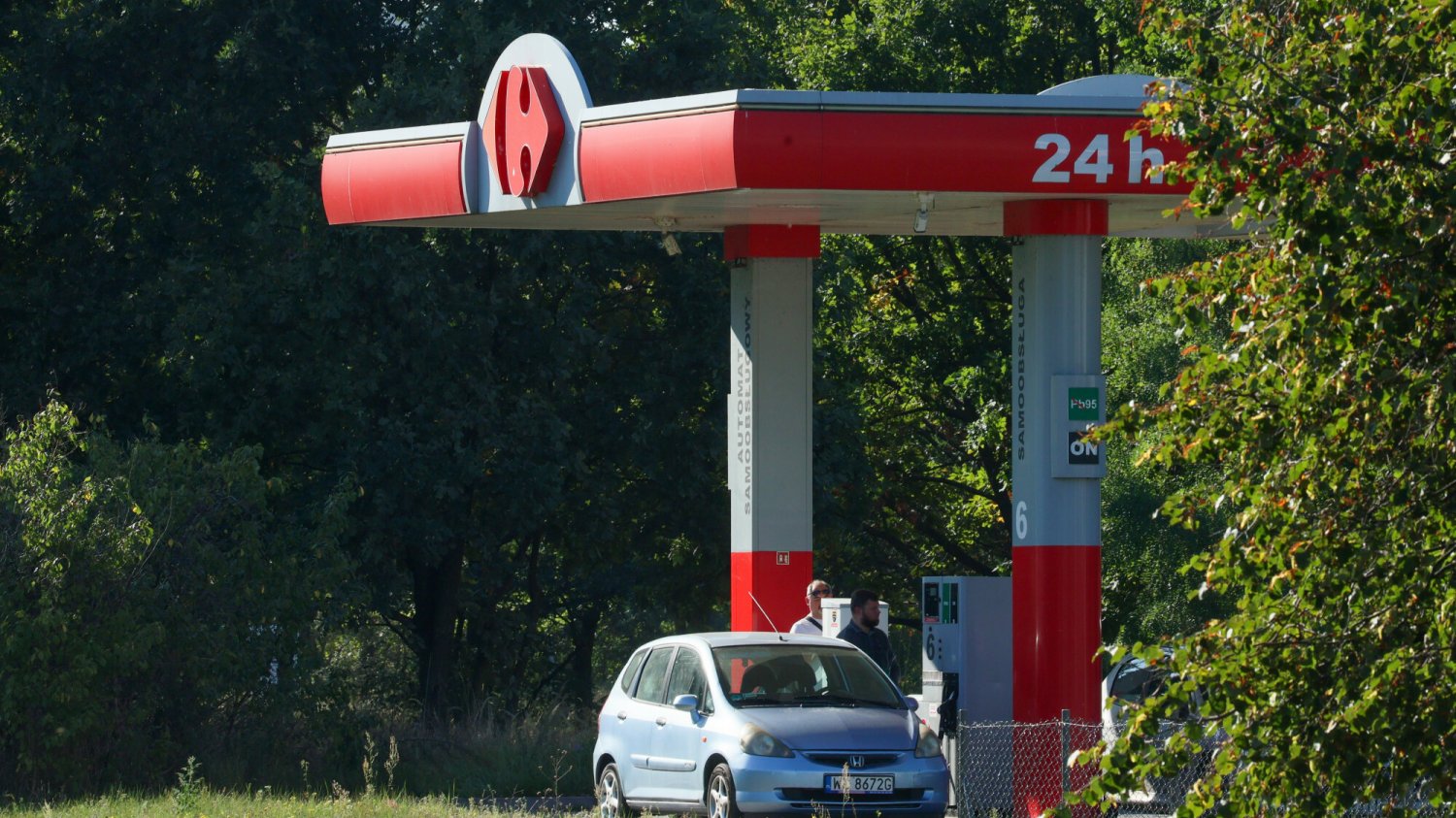 Carrefour pozbywa się swojej sieci stacji paliw w Polsce.