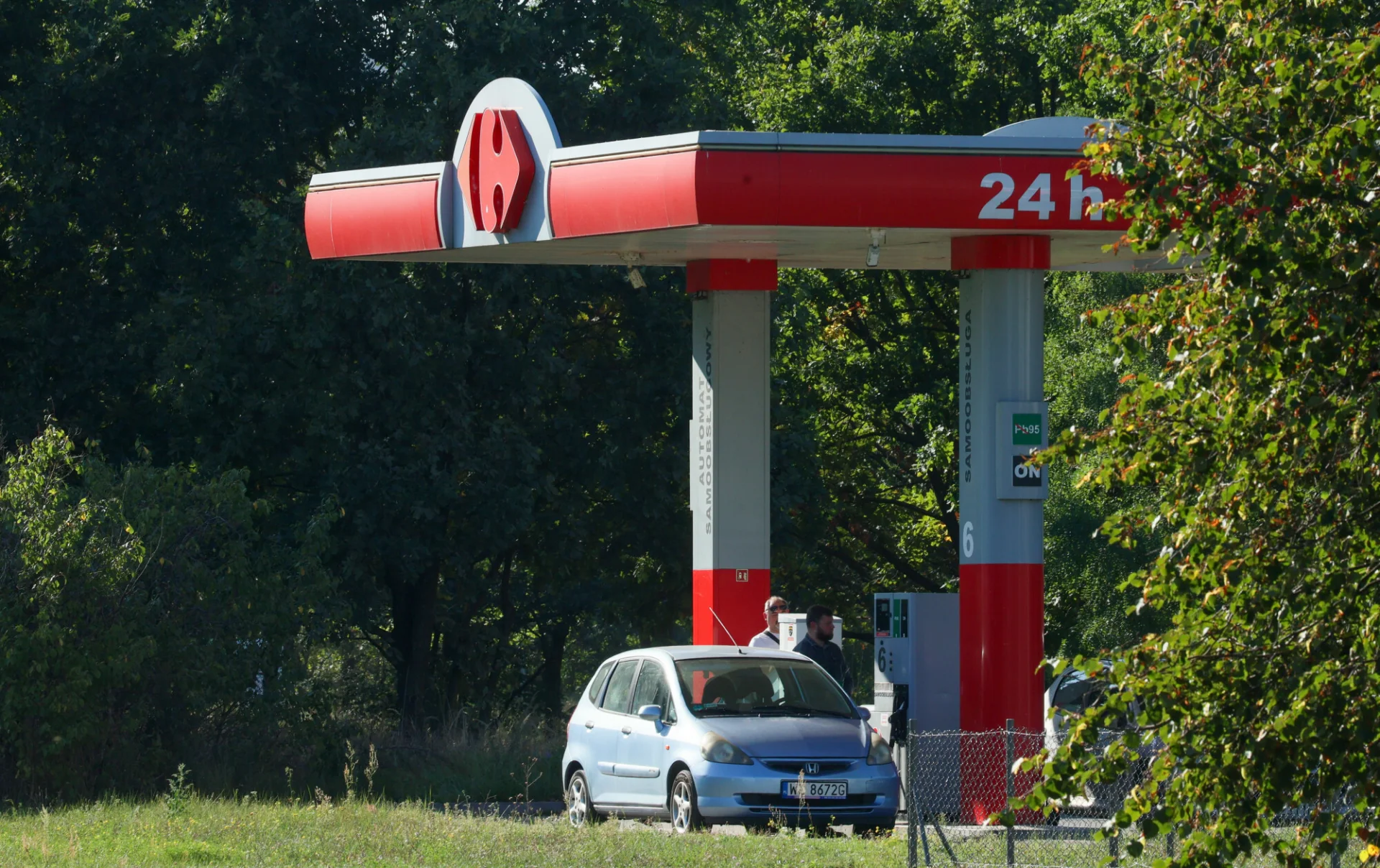 Carrefour pozbywa się swojej sieci stacji paliw w Polsce.