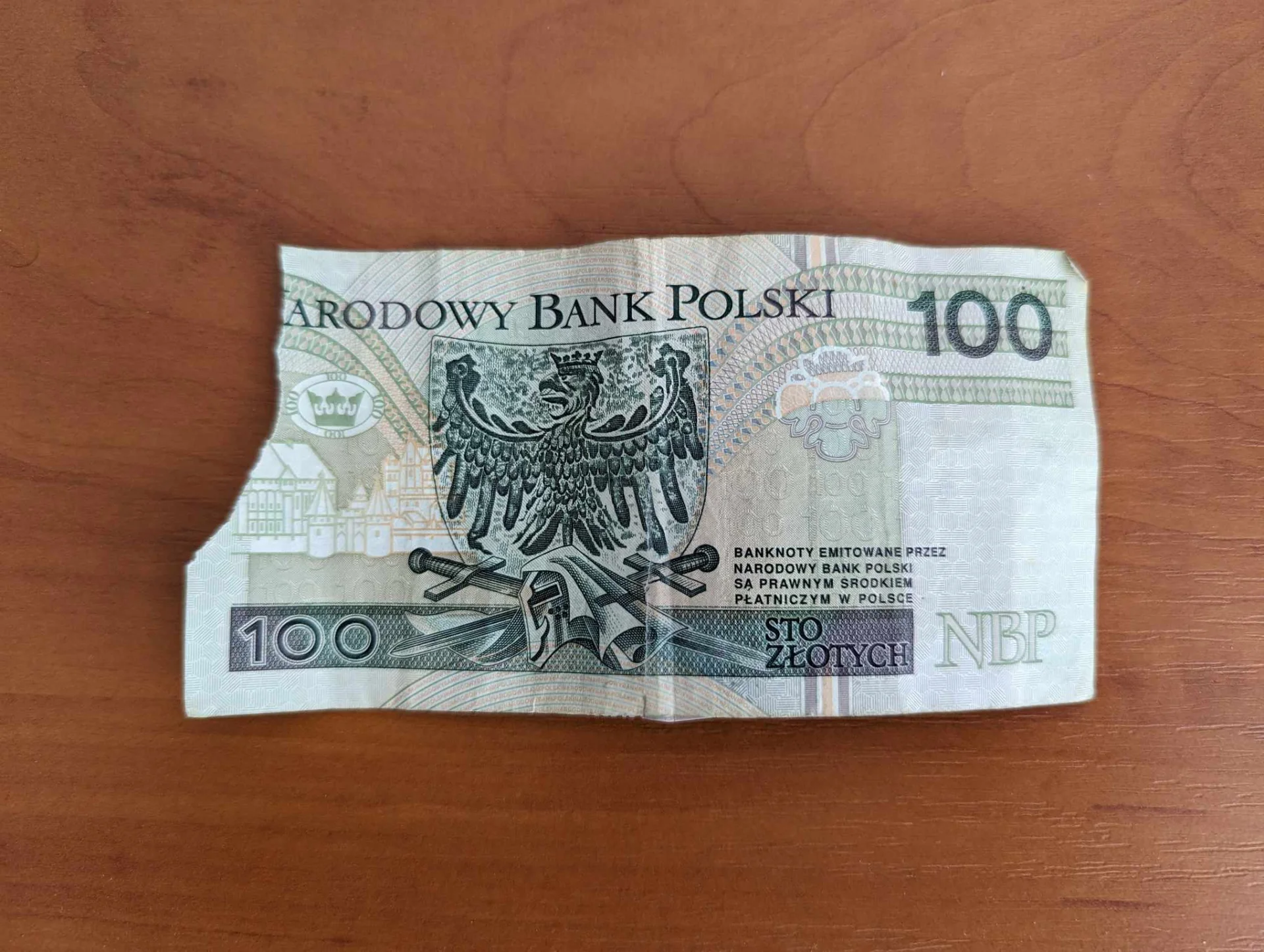 podarty banknot czy można płacić urwany przedarty poblamiony brudny gdzie wymienić wymiana bank