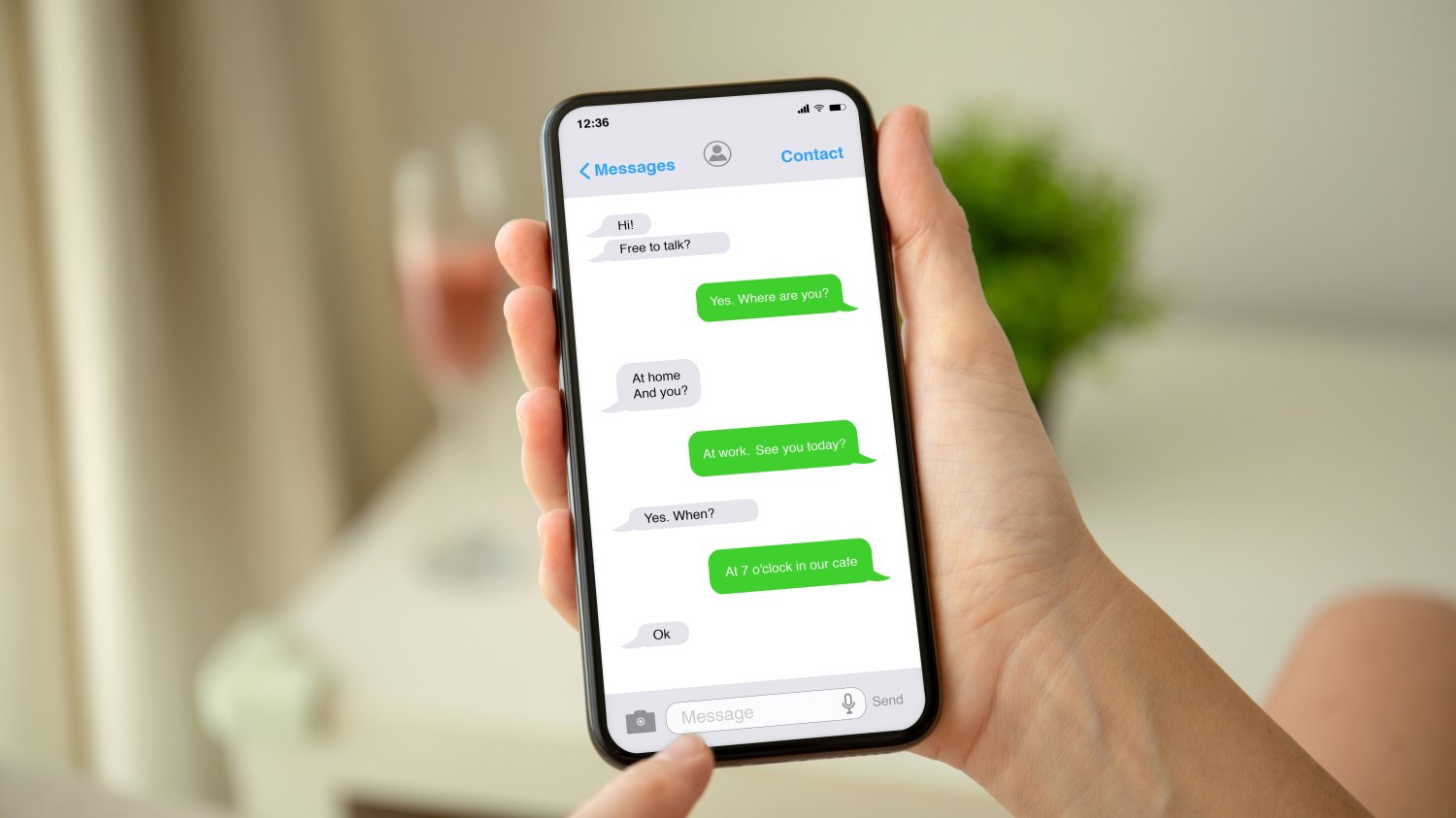 Oszustwo w SMS-ach. Polacy muszą uważać na nową formę phishingu.