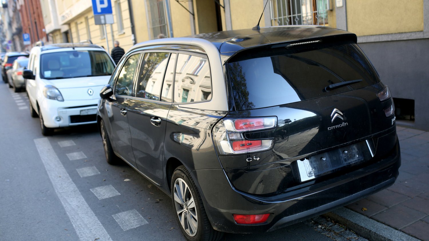 Taką karę można dostać za brak czytelnej tablicy rejestracyjnej.