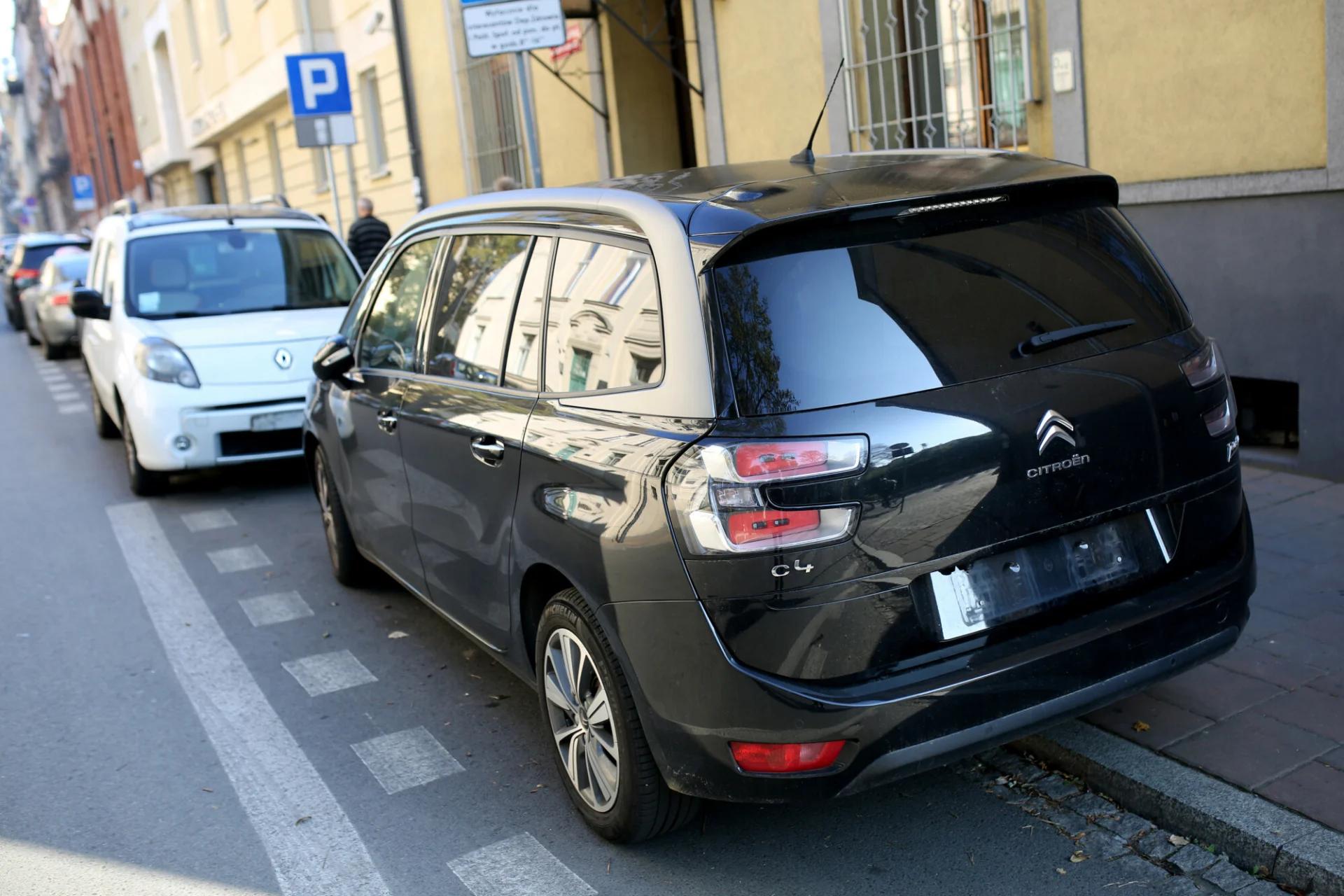 Taką karę można dostać za brak czytelnej tablicy rejestracyjnej.