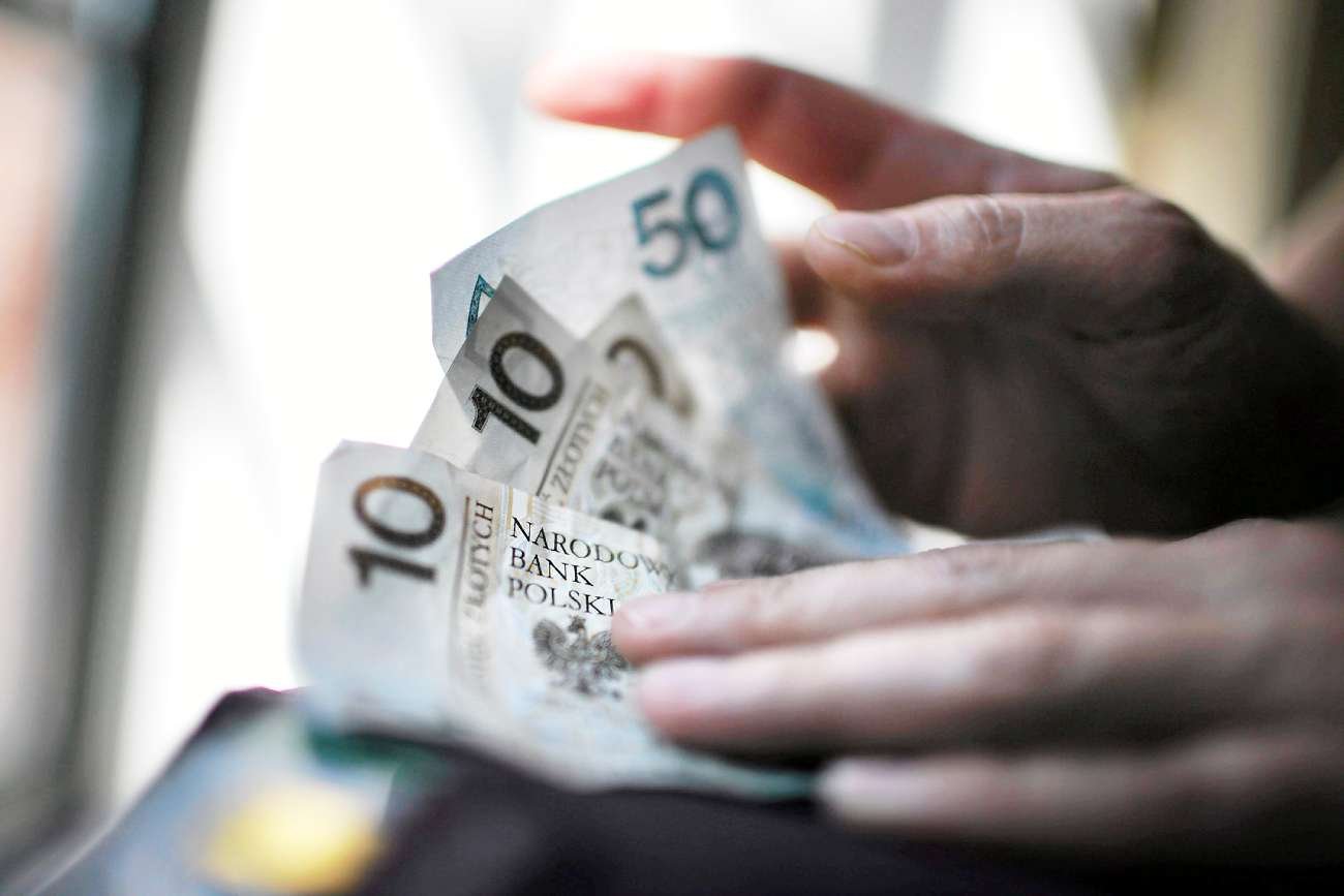 Kiedy wypłata czternastej emerytury? ZUS podał terminy. Pieniądze z czternastej emerytury