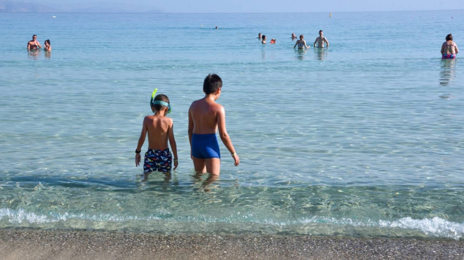 Najczystsza plaża na świecie – woda tu jest turkusowa. Szybki lot z Polski