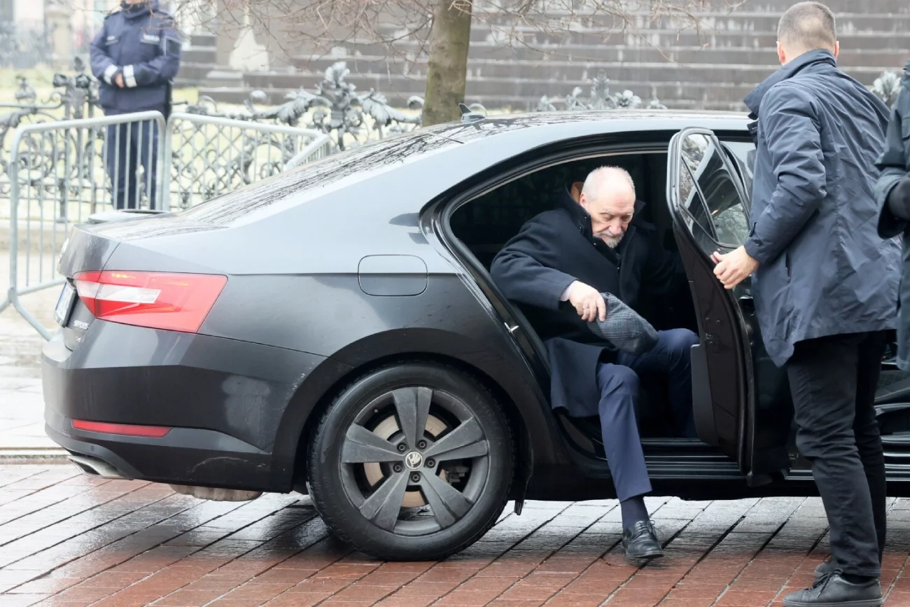 Diametralne zmiany w życiu Macierewicza. Stracił swoje przywileje