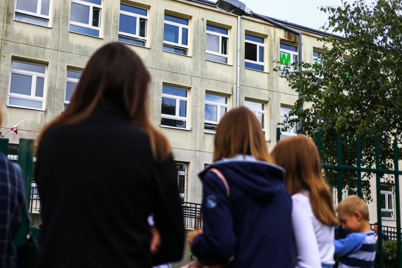 Sochaczew –13-latka urodziła dziecko. Sąsiedzi zdradzają, co się działo