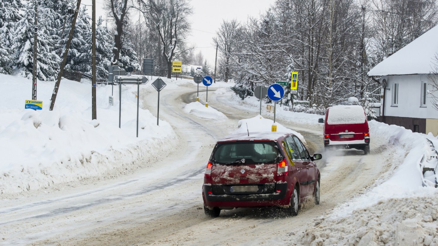 Policja sprawdza odśnieżone auta za pomocą dronów. Mandat to nawet 3 tys.